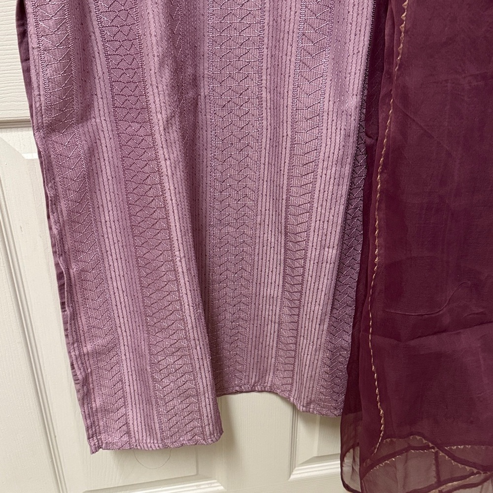 NWT Pakistani Indian Elegant Purple lavender Embroidered Kurta Set - Picture 4 of 9